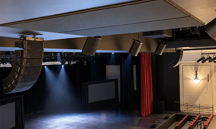 Glazer Hall Integrated Audio System | Pro AVL Integrated line-array loudspeaker system and stage lighting at Glazer Hall in Palm Beach, Florida.